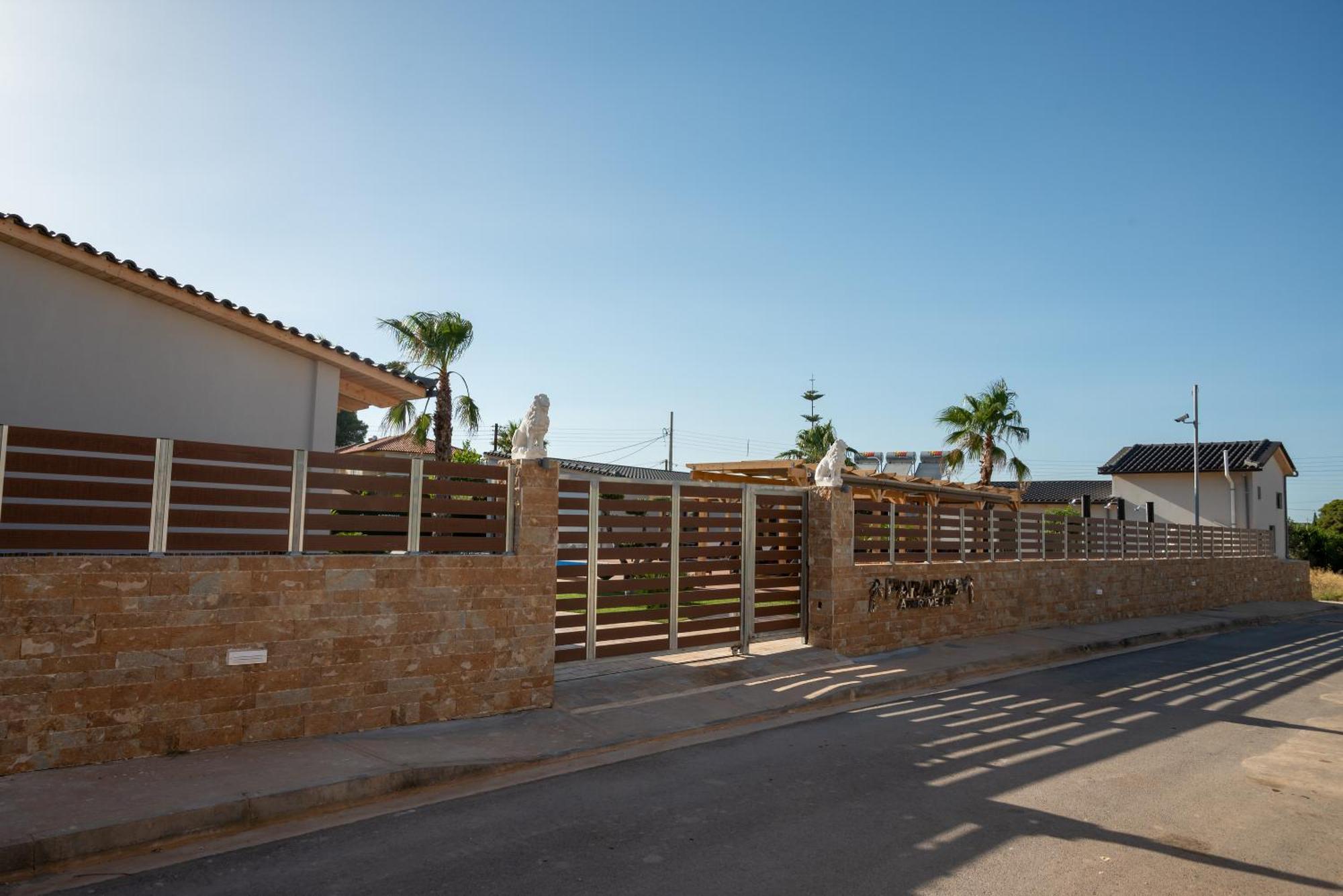 Paradise Apartments Artemida Exterior photo